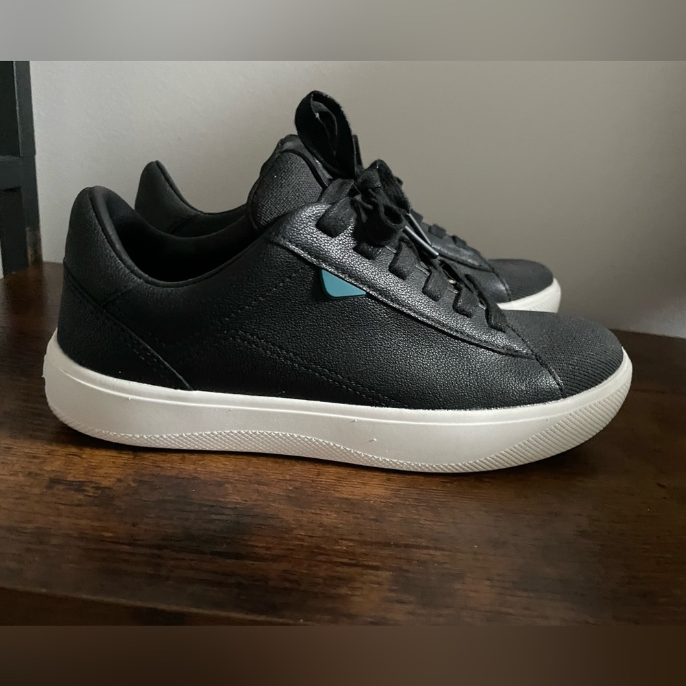 Vessi soho sneaker women’s size 5